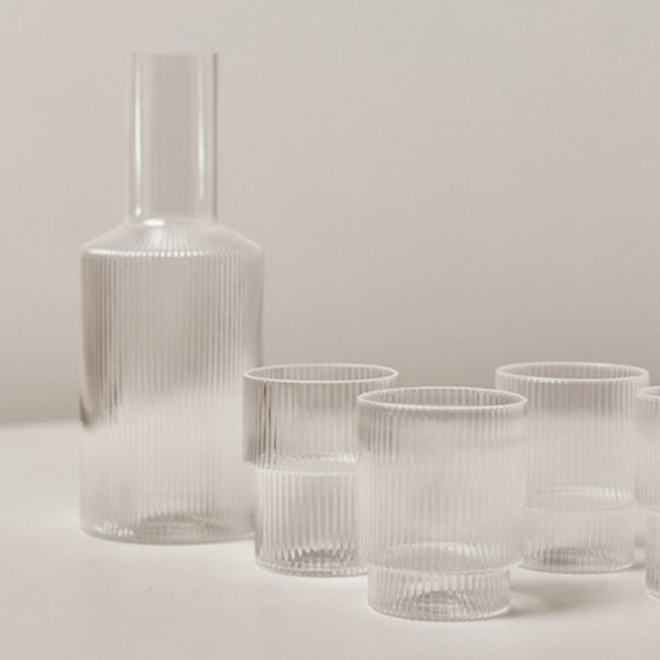Set botella con vasos